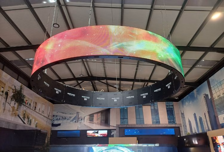 Videowall e ledwall para hotelaria Videowall e ledwall instalados em hotel, solução de comunicação visual para hotelaria